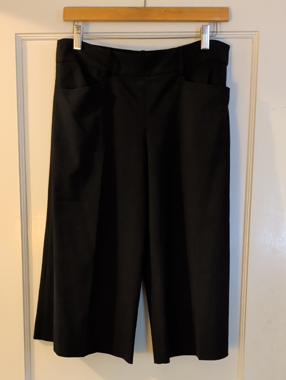 NWT BCBGMaxAzria Black Wide-Leg Cropped Culottes With Pockets, Sz 4